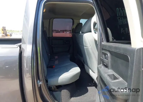 2018 Ram 1500 Tradesman Quad Cab 4X2 6'4 Box z USA, uszkodzony, nr VIN 1C6RR6FTXJS299477